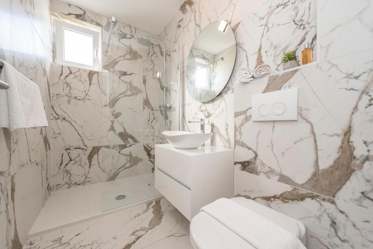 Mediteran Luxury Penthouse With Jacuzzi ماندري المظهر الخارجي الصورة