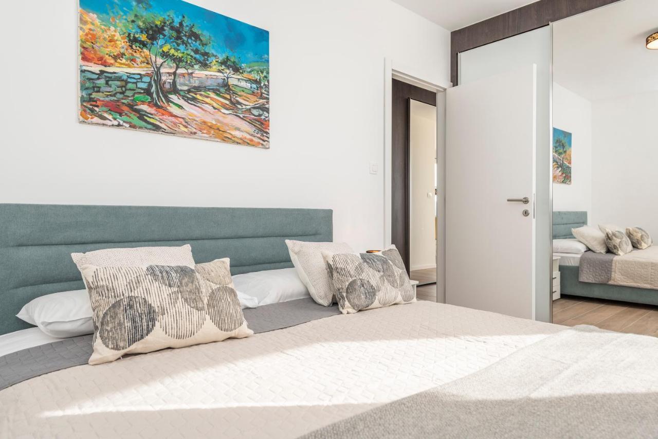 Mediteran Luxury Penthouse With Jacuzzi ماندري المظهر الخارجي الصورة