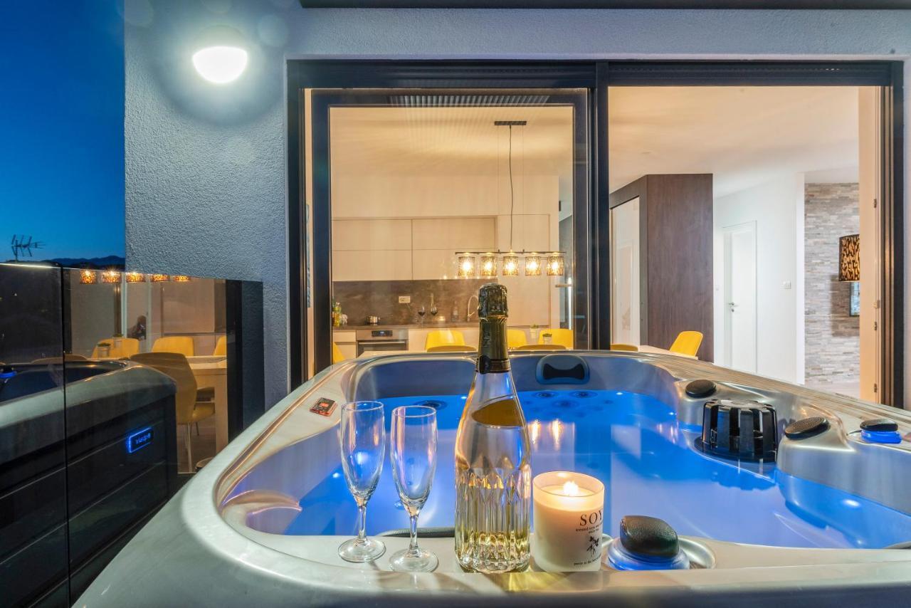 Mediteran Luxury Penthouse With Jacuzzi ماندري المظهر الخارجي الصورة