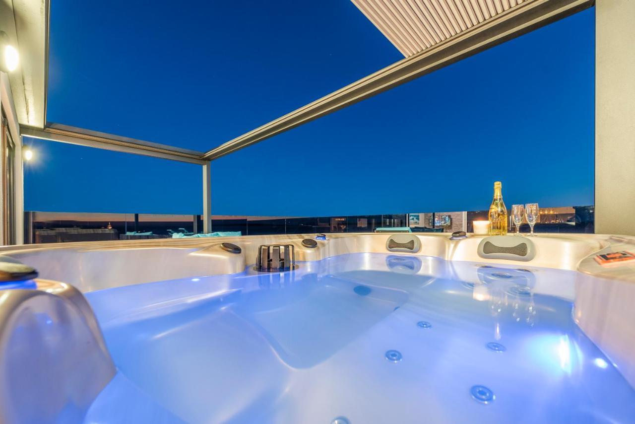 Mediteran Luxury Penthouse With Jacuzzi ماندري المظهر الخارجي الصورة