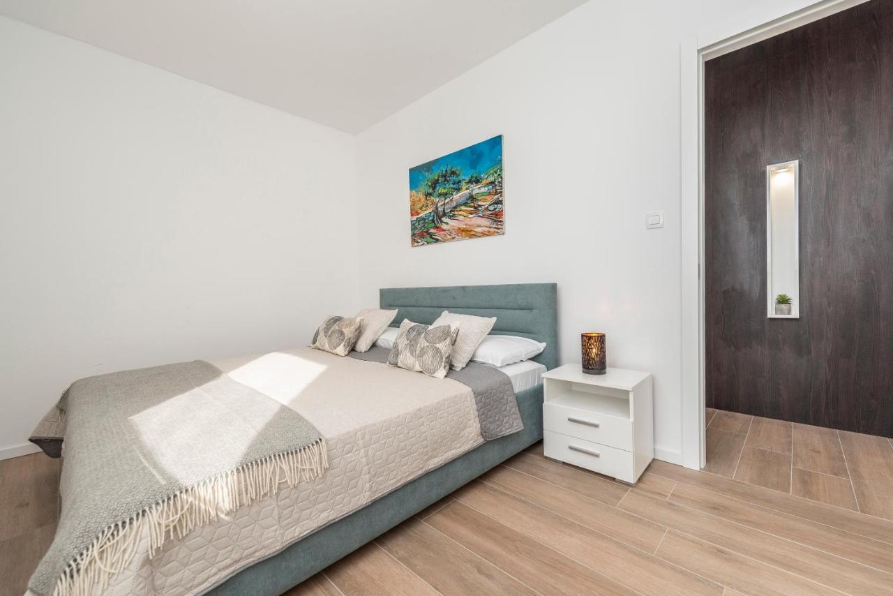 Mediteran Luxury Penthouse With Jacuzzi ماندري المظهر الخارجي الصورة